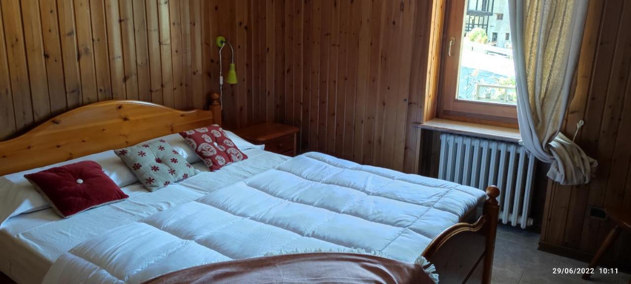 Agriturismo Au Jardin Fleuri Antey-Saint-André Eksteriør bilde